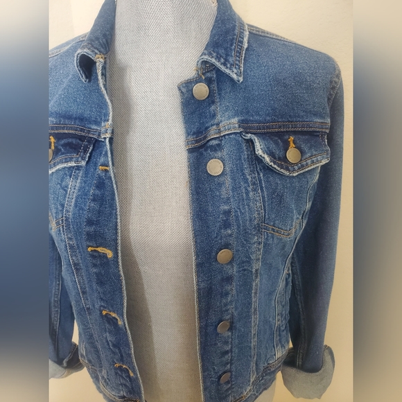 Beautiful jeans jacket - Picture 2 of 5